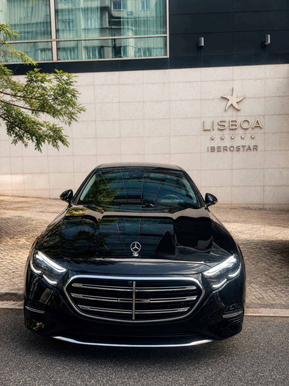 Mercedes Classe E em frente ao Iberostar Lisboa